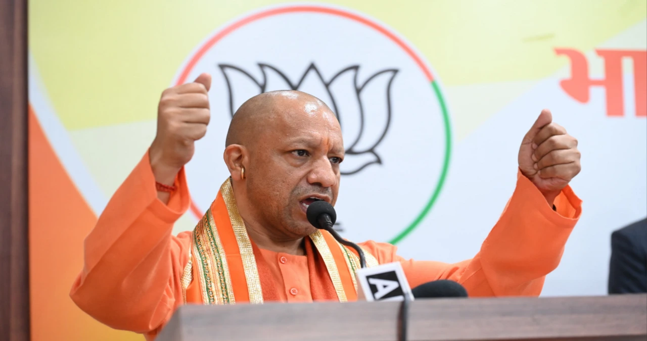 CM YOGI ,YOGI ADITYANATH,CM YOGI ADITYANATH,CM YOGI ADITYANATH IN BJP HEADQUARTER LUCKNOW ,LUCKNOW