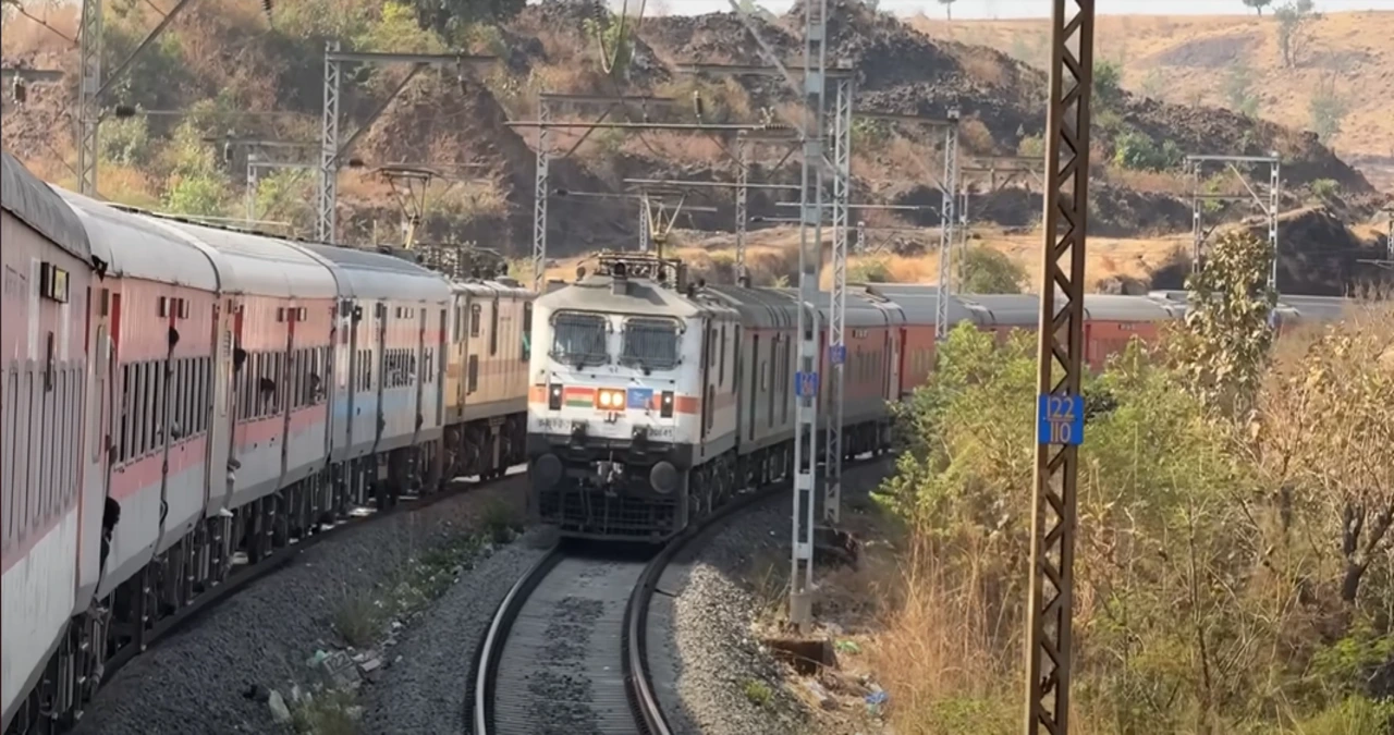 MAHA KUMBH 2025,MAHA KUMBH, PRAYAGRAJ ,INDIAN RAILWAY